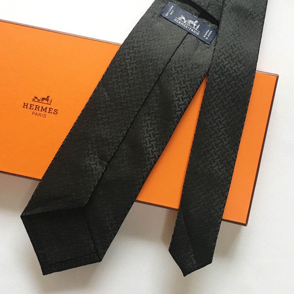 美品 エルメス HERMES ネクタイ シルク100% フランス製 ブラック