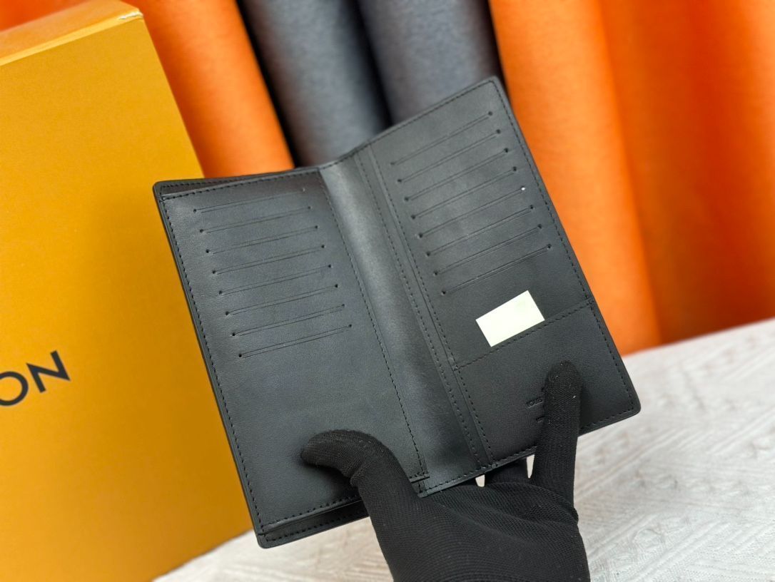 掛け軸 尾崎春秋 遊鯉 絹本 希少 軸装 茶道具 掛軸 美品 です。 掛け軸