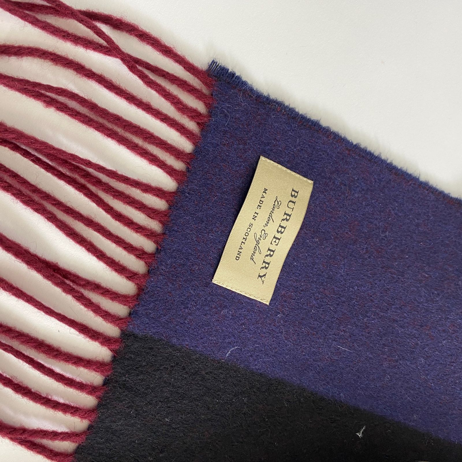 a18 BURBERRY バーバリー スコットランド製 大判 マフラー ストール フリンジ ネイビー ブラック ボルドー カシミヤ100％ MADE IN SCOTLAND CASHMERE a18 BURBERRY バーバリー スコットランド製 大判 マフラー ストール