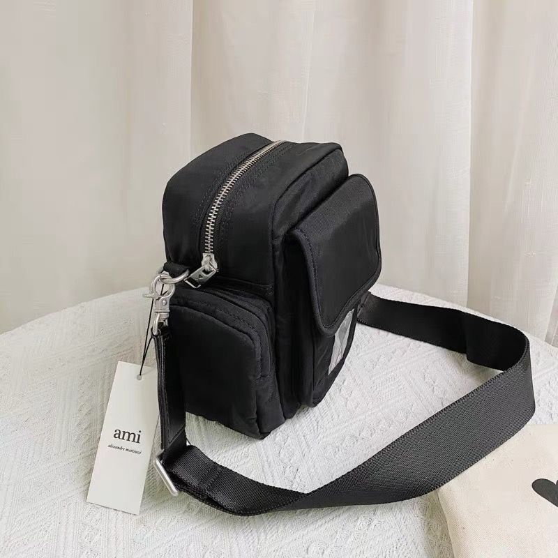 Ami Paris ブラック ショルダーバッグ 男女兼用 1