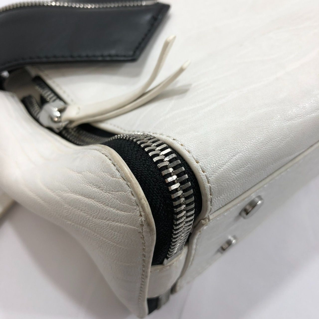 1点限り!!送料無料!!】 DIESEL ディーゼル LE-TRASY II LE-ZIPPER 2way 