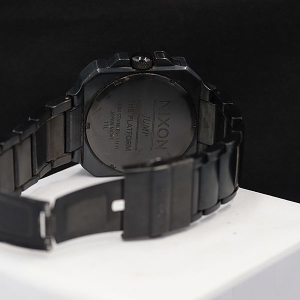 ニクソン QZ ブラック文字盤 ジャンプ 11L ビックフェイス スクエア