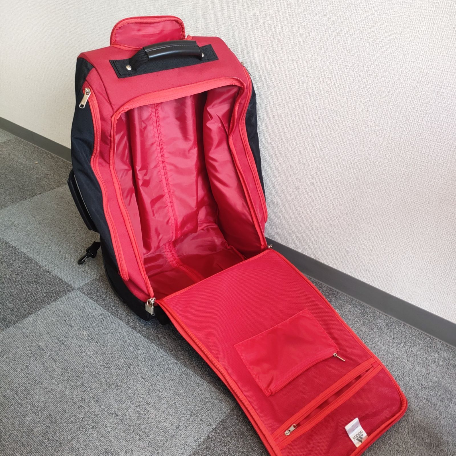 アディダス adidas キャリーバッグ - メルカリ