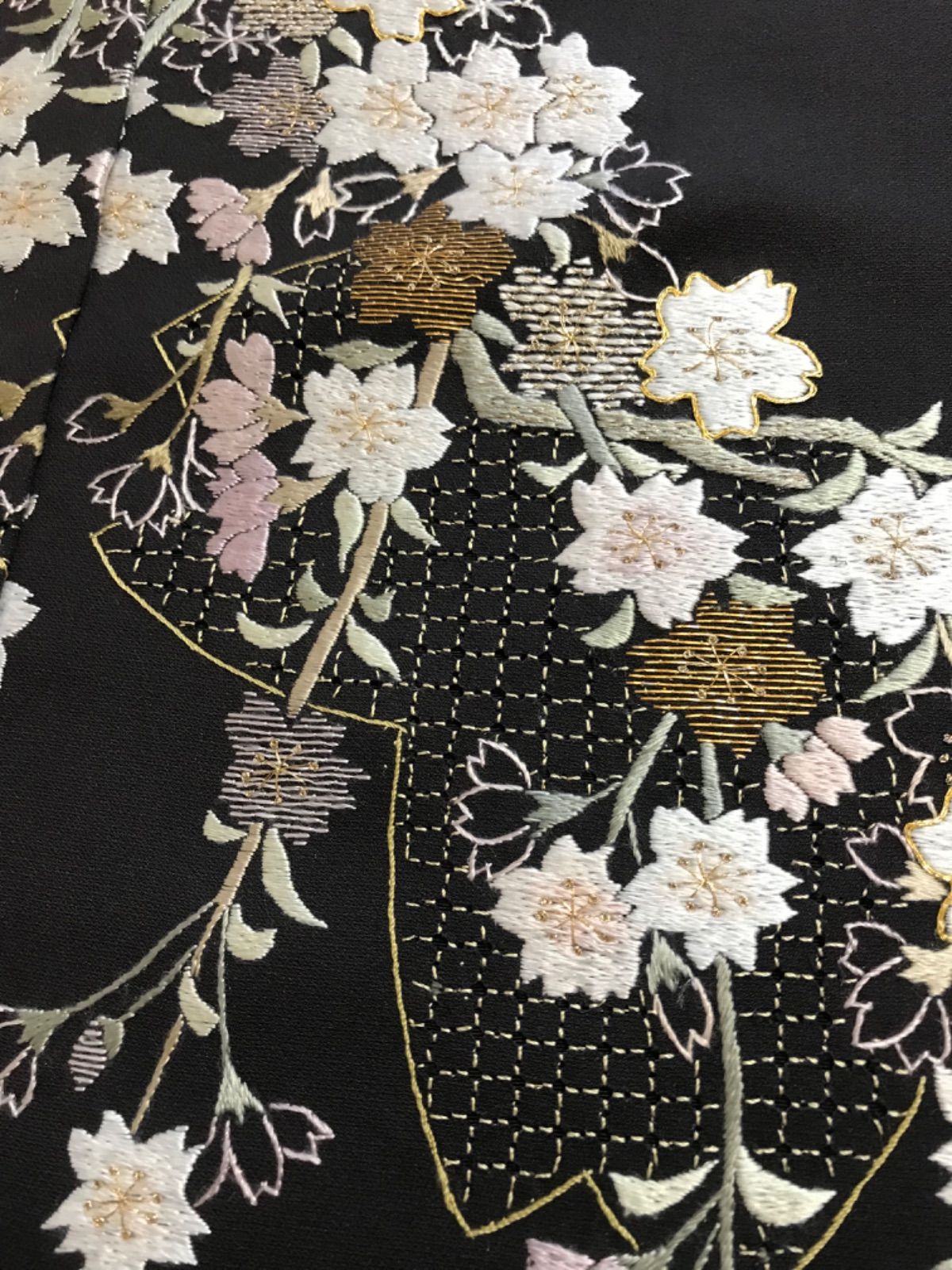 No.48総刺繍訪問着[蘇州刺繍汕頭刺繍]焦茶色地に桜 未使用　未仕立て