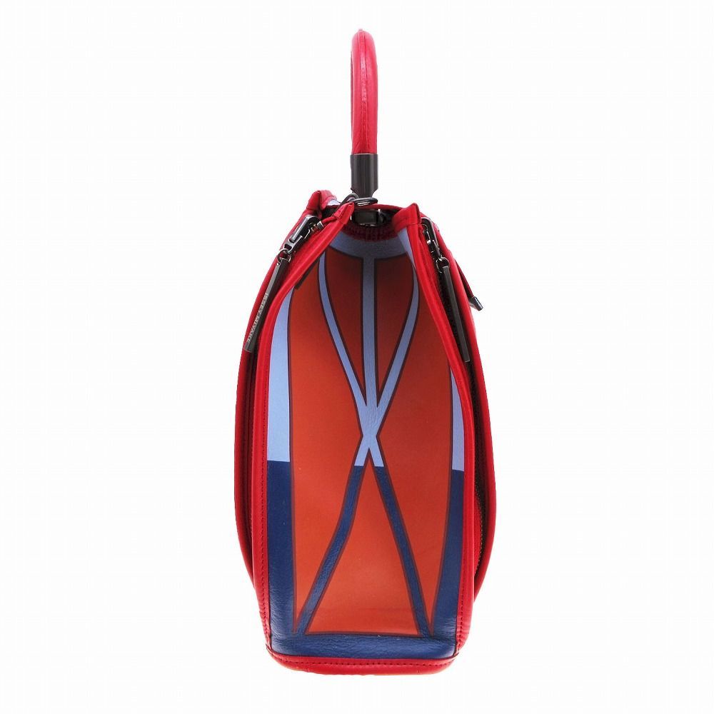 me by ISSEY MIYAKE 赤いハンドル付きクラッチバッグ ISSEY MIYAKE（クラッチバッグ）のフリマアイテム一覧