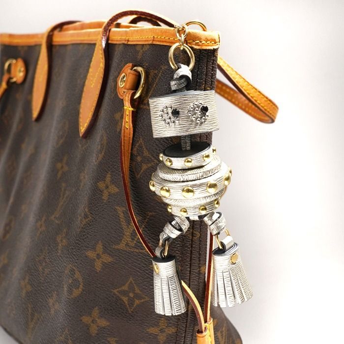 ANYA HINDMARCH アイズ スタッド チャーム Eyes Charm - メルカリ