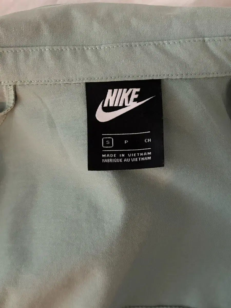 ナイキ メタリック スウッシュ ウーブン ジャケット ミント