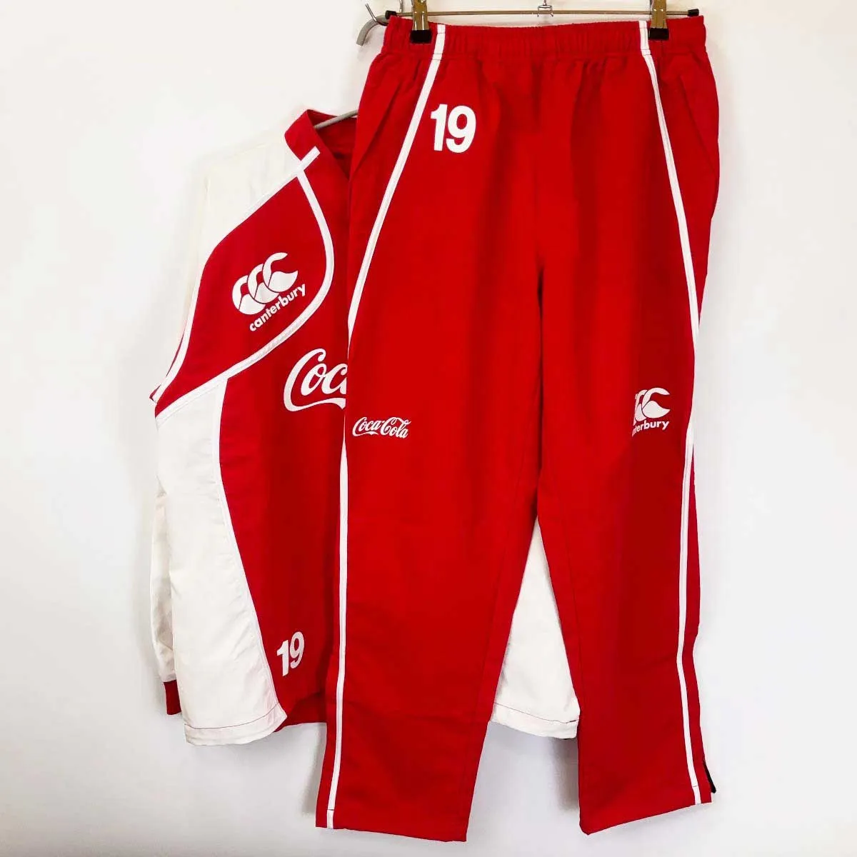 【新品・未使用】Coca-Cola × Red Sparks ラグビーボール×２ 2025年最新】コカコーラレッドスパークスの人気アイテム - メルカリ