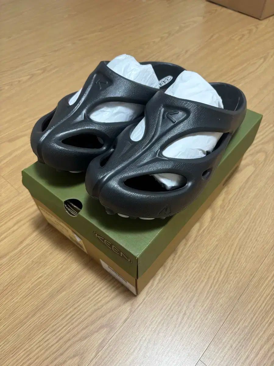 270 KEEN キーン シャンティ スリッパ ダン ブルー