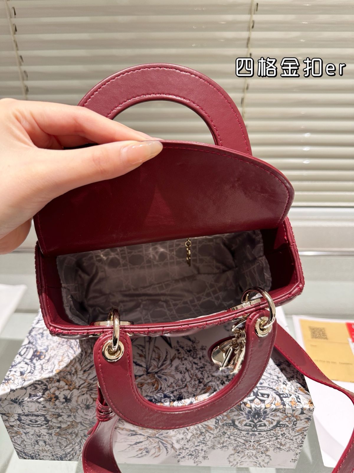 訳あり新品　Dior ディオール アジアンフィット レディース 今日特価】Dior Lady Dior Lambskin Bag with Foldable Gift Box