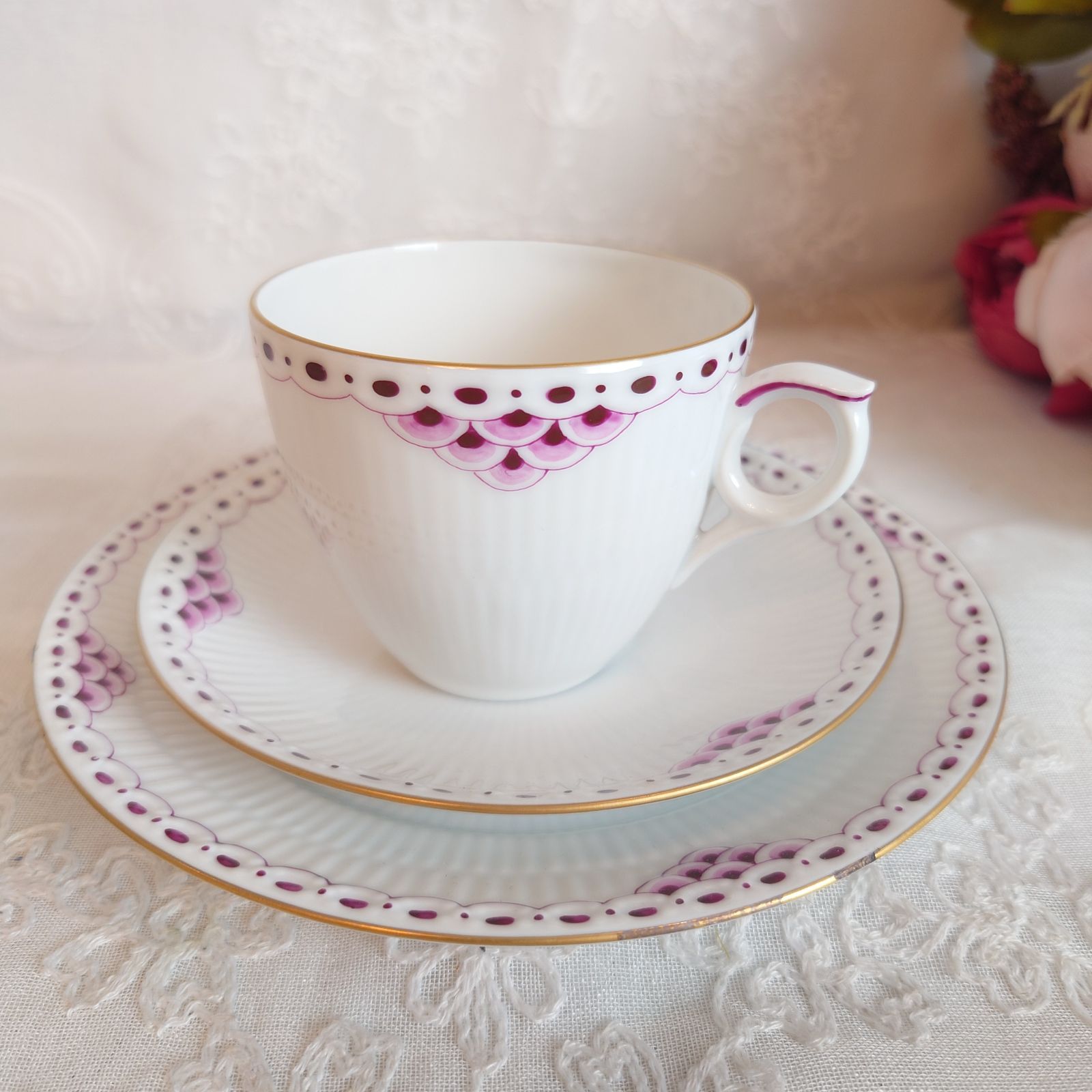 カップ&ソーサー、ケーキ皿のトリオ 2セット