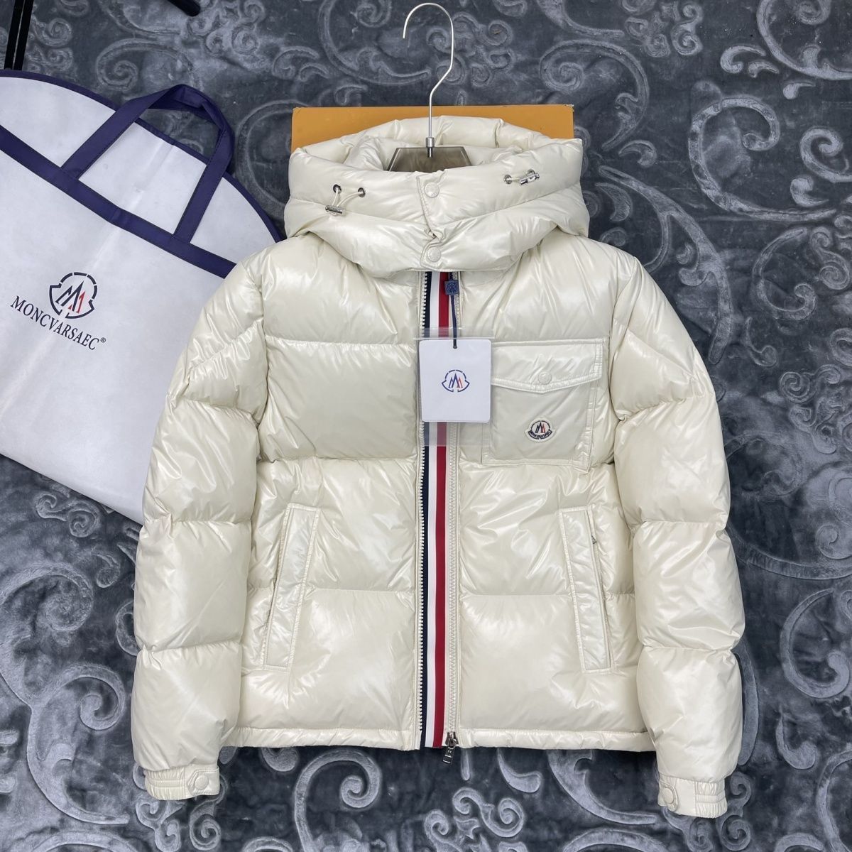 MONCLERモンクレールダウン新品未使用 MONCLER モンクレール ダウンジャケット｜本日限定特価｜新品未