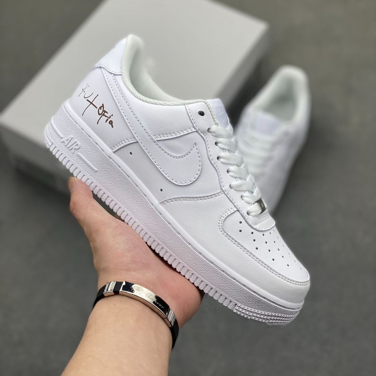 Nike 大人気コラボ AF1 x Travis Scott Cactus Jack