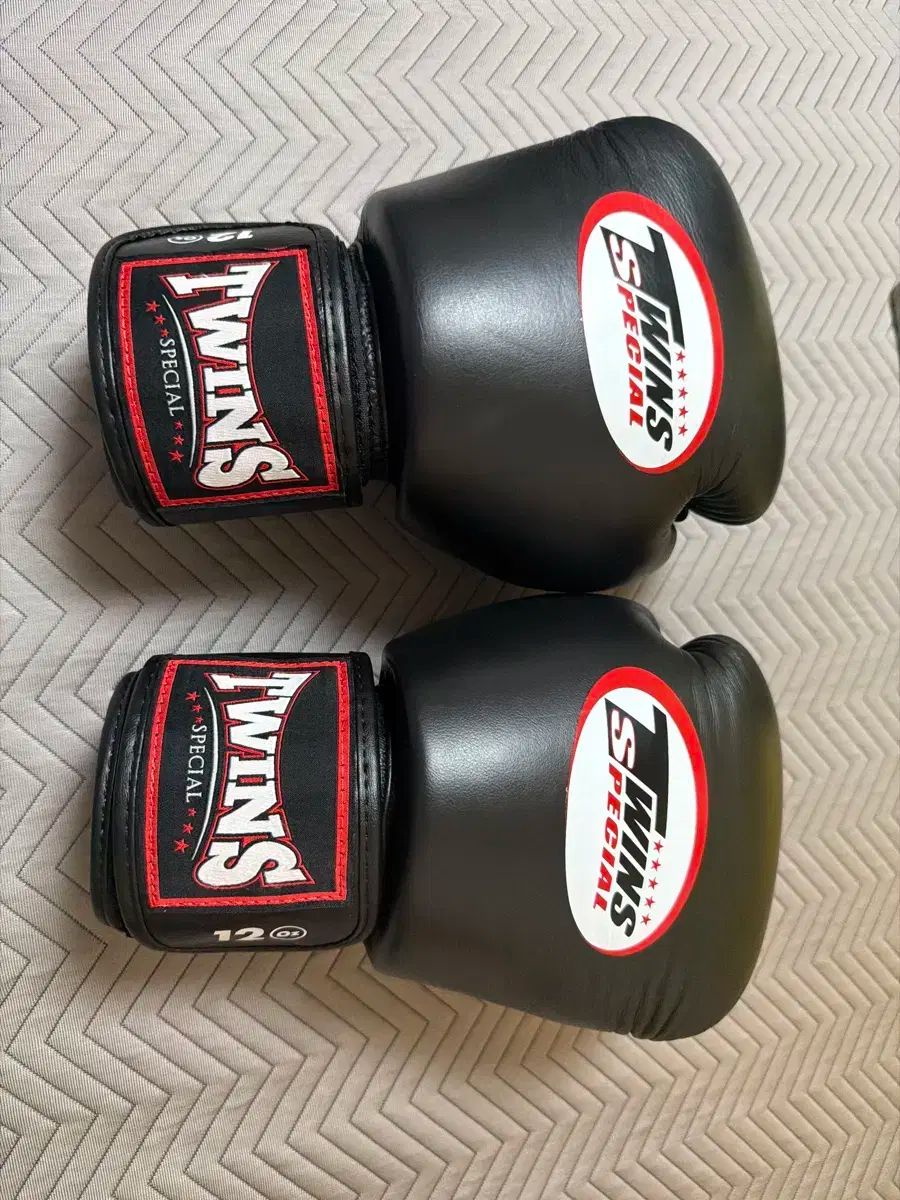 TWINS Special 12onz 黒 TWINS Special 12onz 黒 Twins キック ボクシンググローブ 12オンス 赤