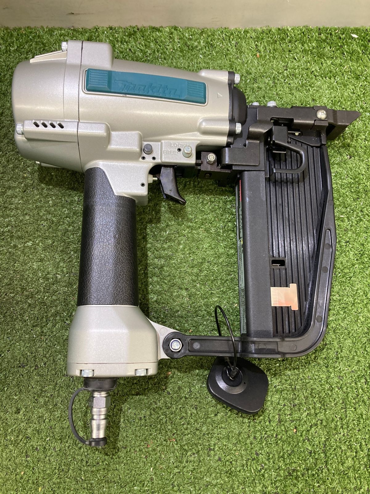 フローリング用エアタッカー