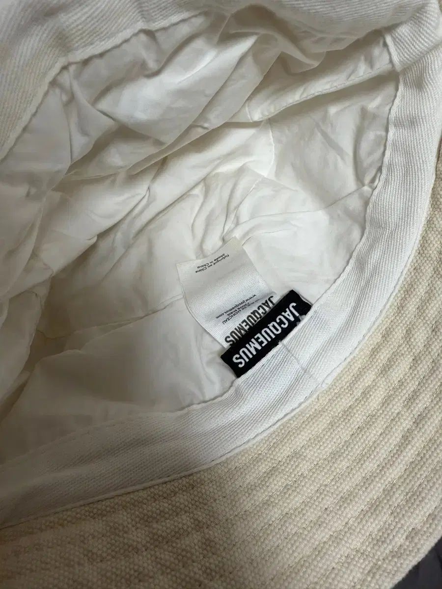 Jacquemus ジャックムス ガチョウバケットハット オフホワイト 60 CAMPINGPARCCENTRAL_COM