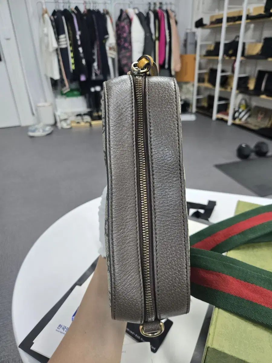 メッセンジャーバッグ