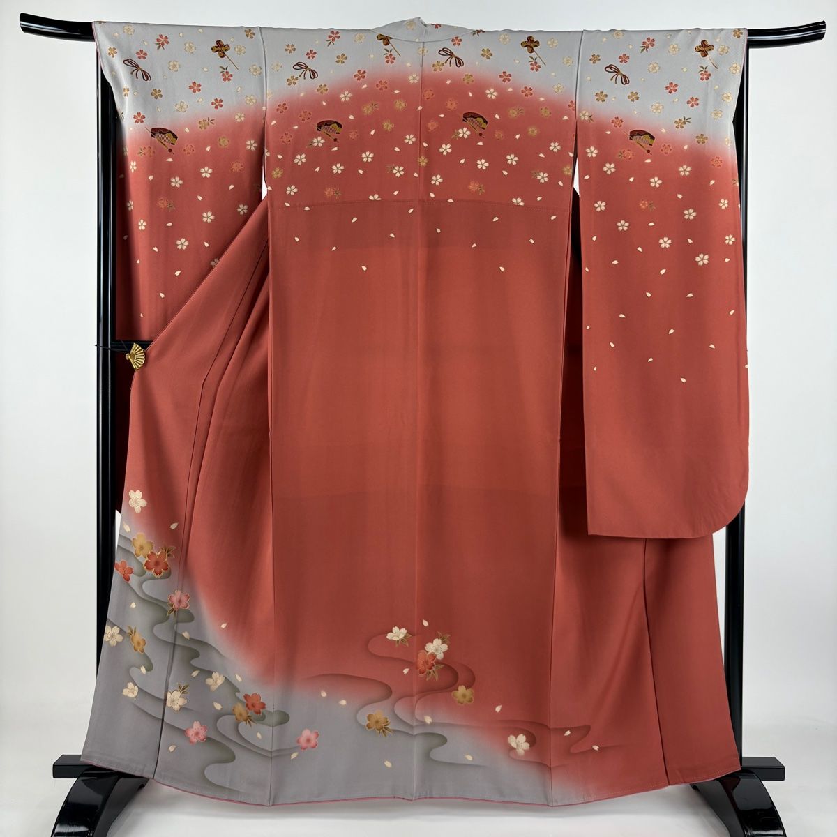 振袖 身丈162cm 裄丈66cm M 袷 桜 流水 金糸 金彩 茜色 正絹 美品 名品 【】