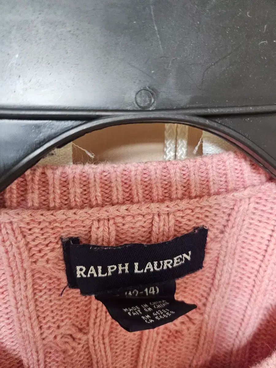 ピンク ケーブルニット