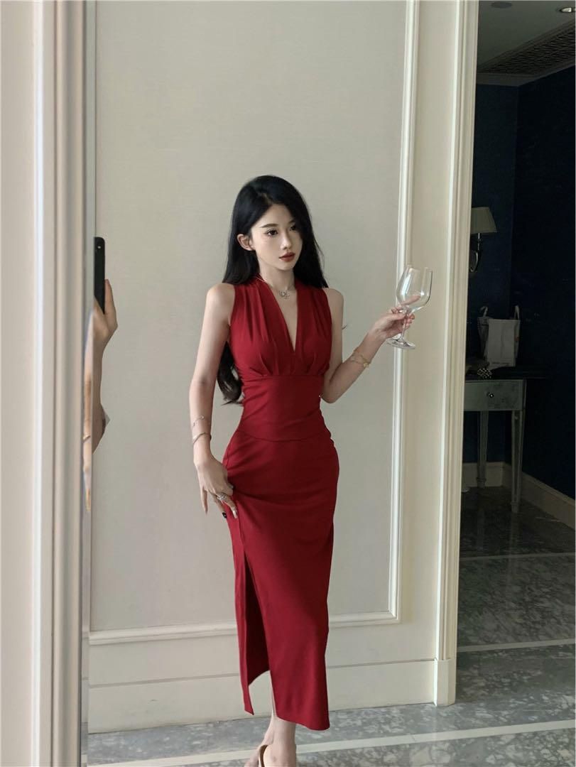 シンプルタイトドレス　美しいラインのスリット入り　結婚式 パーティー シンプルタイトドレス 美しいラインのスリット入り 結婚式
