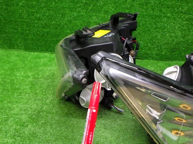 三菱　デリカD5 CV-5W ￼前期　ヘッドライト 左右　HID バラスト付 デリカD5 ヘッドライト 左右 HID CV 前期 100-87918 バラスト付