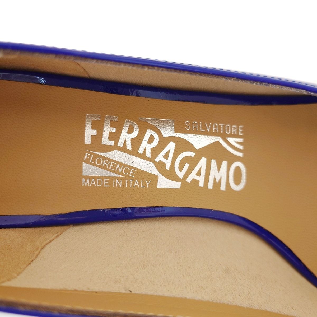 SalvatoreFerragamo(サルバトーレフェラガモ) パンプス 5 1/2 D レディース美品 - ブルー ヴァラ/アウトソール張替済  エナメル（レザー） - メルカリ