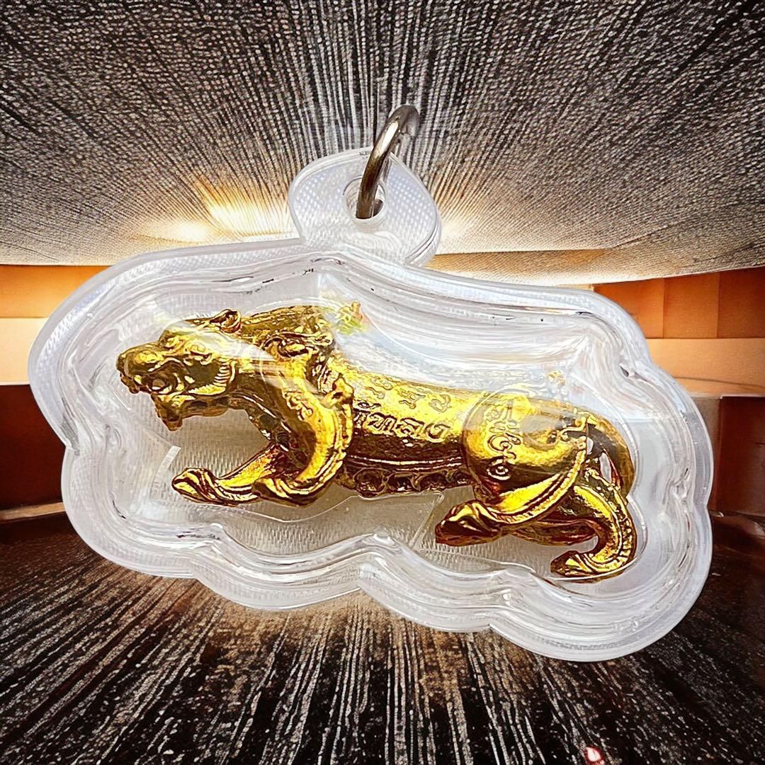 虎 プラクルアン タイ製 お守り 魔除け 勝負運 金運 強運 成功運