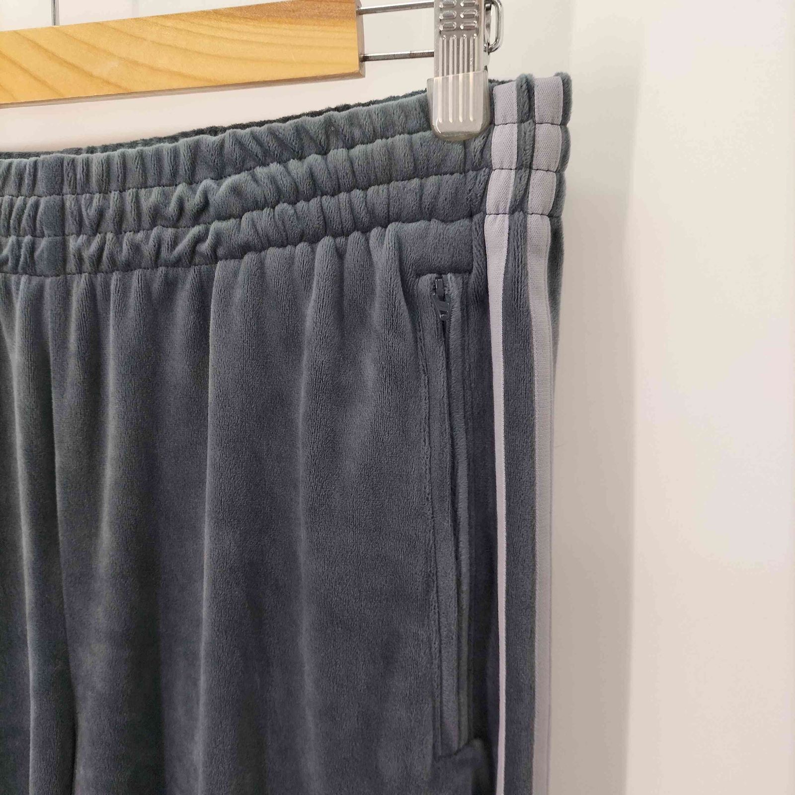 ギフトに最適。 アディダスオリジナルス adidas Originals 25AW FB TP VELOUR ファイヤーバード トラックパンツ ベロア メンズ JPN L 毎日新作アイテム入荷中！