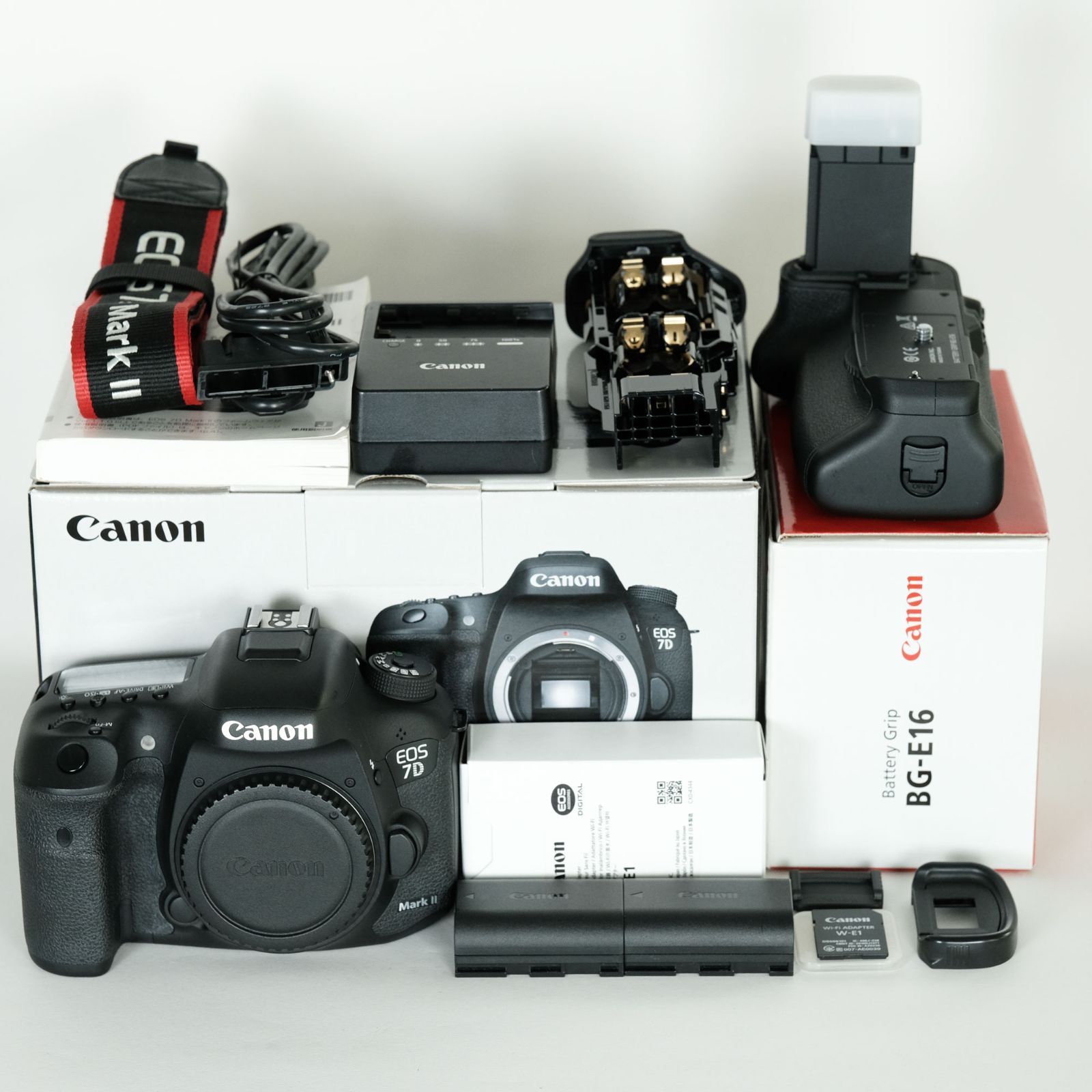 Canon EOS 7D Mark II バッテリーグリップ 他付属 7D Mark IIと合わせ