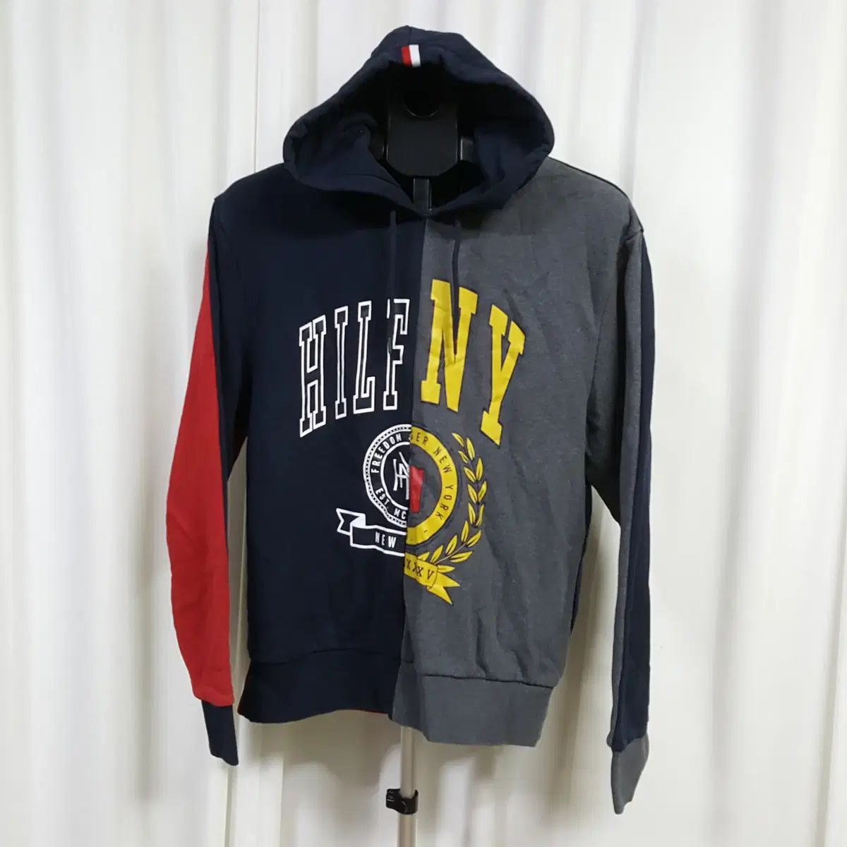 サイズ：M FILA GOLF フィラゴルフ  2WAY 長袖ジャケット  ネイビー系 [240101441013] ゴルフウェア メンズ ストスト サイズ：M FILA GOLF フィラゴルフ 2WAY 長袖ジャケット