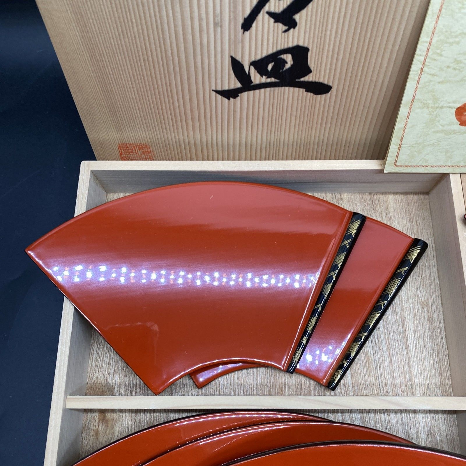 【木曽漆器】 扇面型 朱色お好み皿 & 銘々皿【各五組セット】 木曽漆器 扇面型銘々皿 5枚×2セット 漆塗 木製 小皿 平皿 朱塗