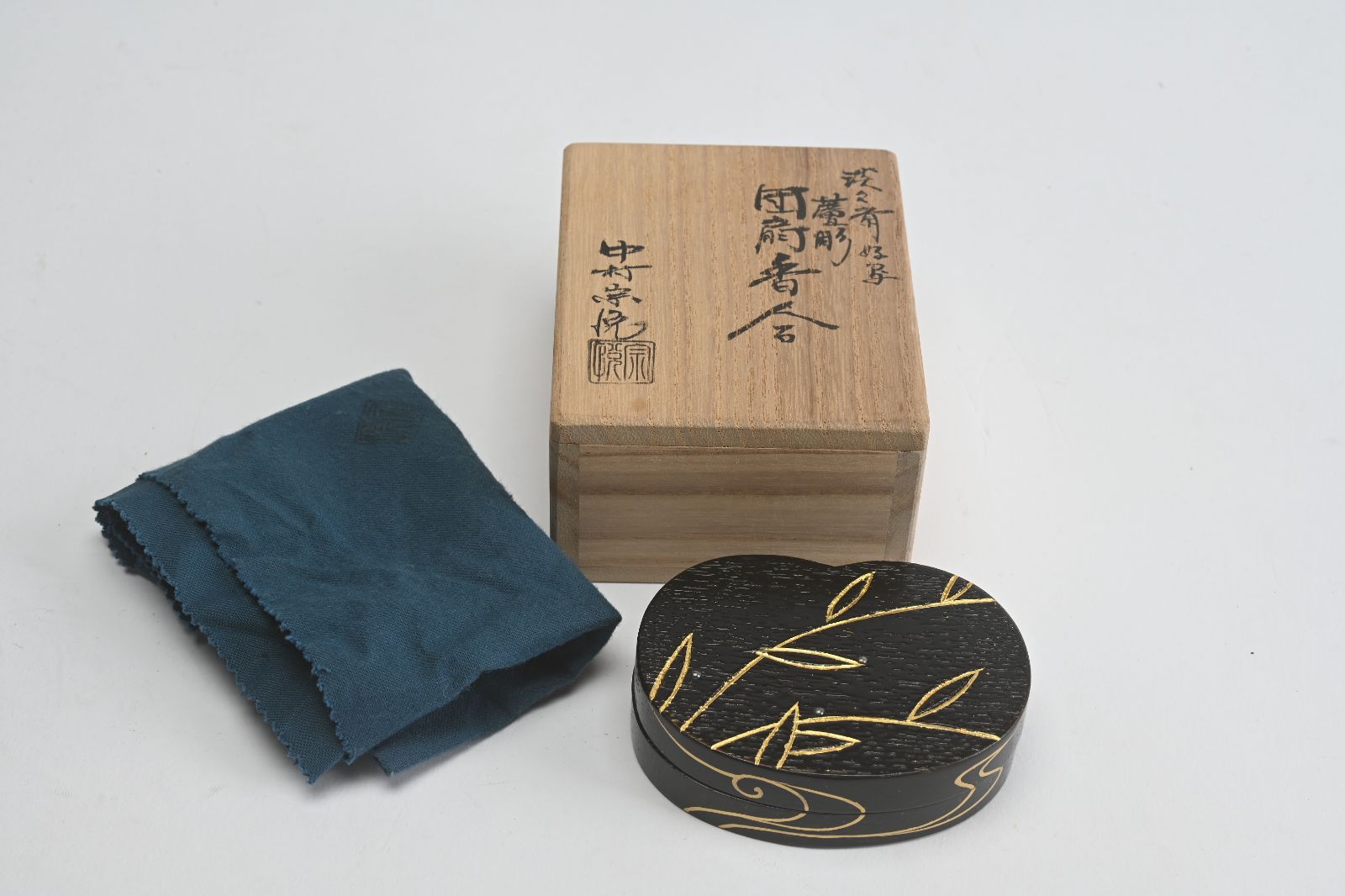 【茶道具】中村宗悦造　こぼれ梅蒔絵中棗（共箱） 中村宗悦 造 茶道具中村宗悦造 こぼれ梅蒔絵中棗（共箱） 茶道具中村