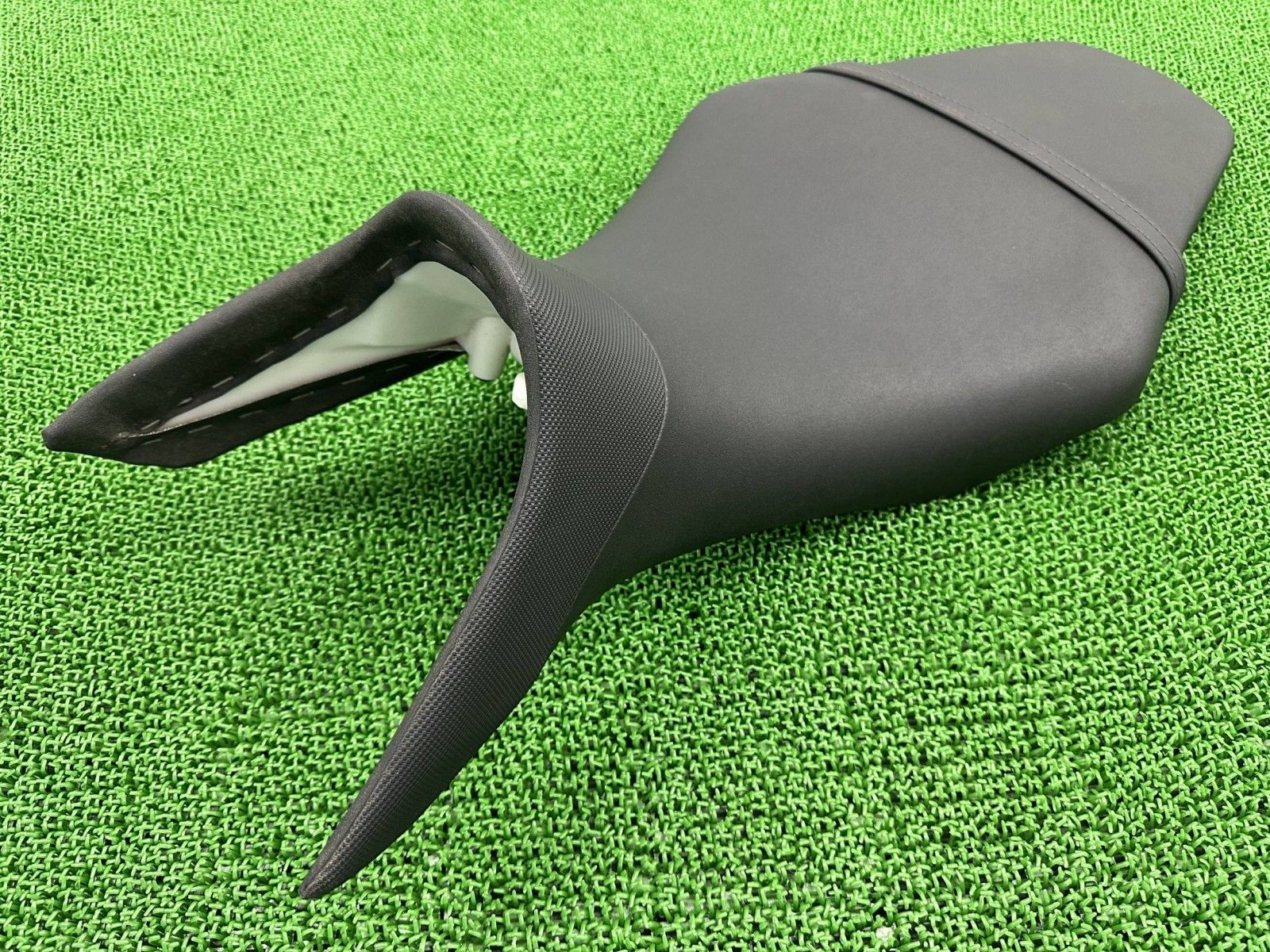 MT-09 シート 1RC ヤマハ 純正 バイク 部品 RN34J MT09 シートバンド 車載工具付 修復素材に 車検 Genuine yM