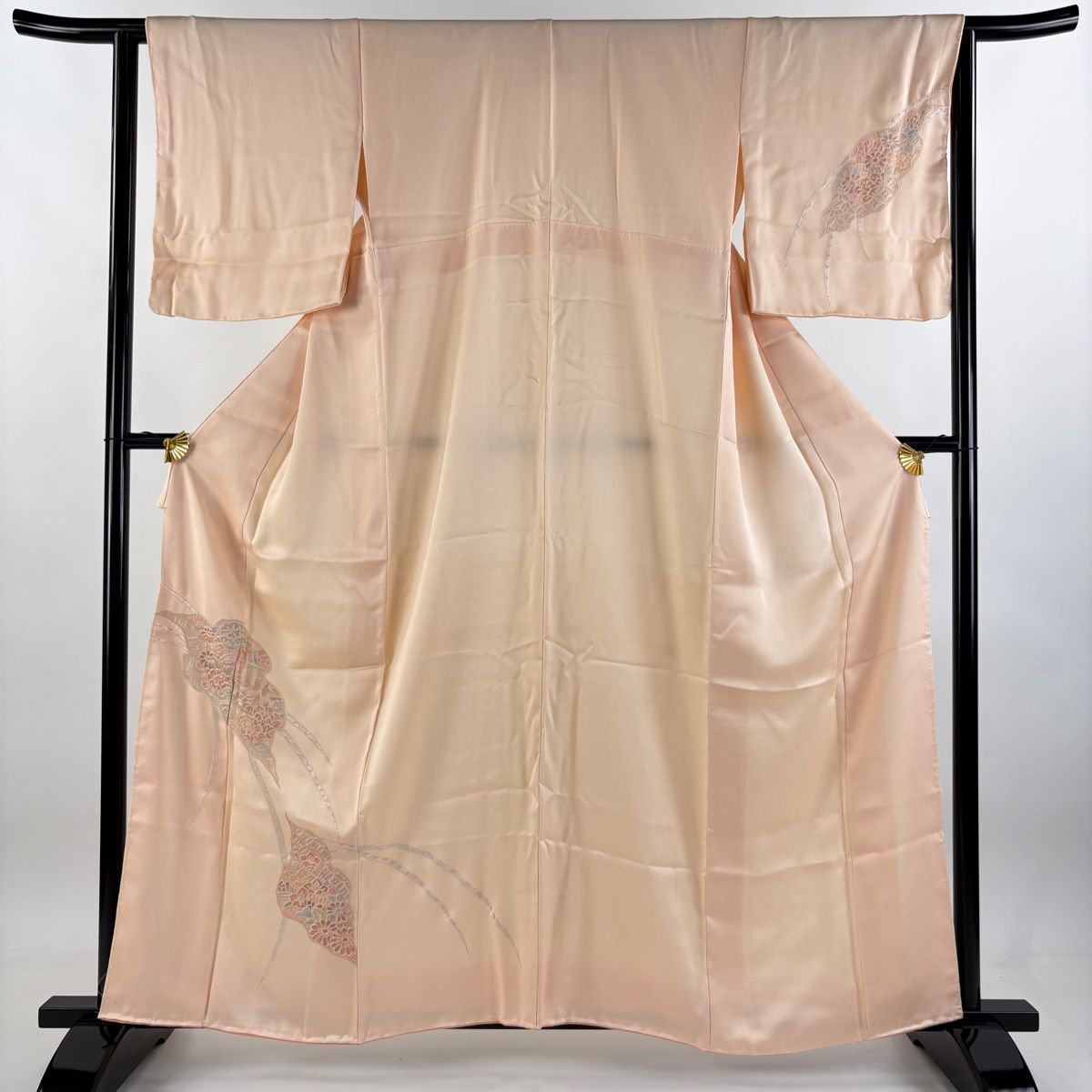 付下げ 身丈160.5cm 裄丈63cm S 袷 御所車 草花 刺繍 金糸 薄ピンク 正絹 秀品