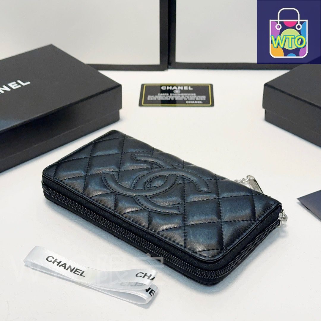CHANEL シャネル　カタログ　カーラデルヴィーニュ　希少 Chanel Wallet on Chain WOC Fuchsia Caviar Antique Gold Hardware