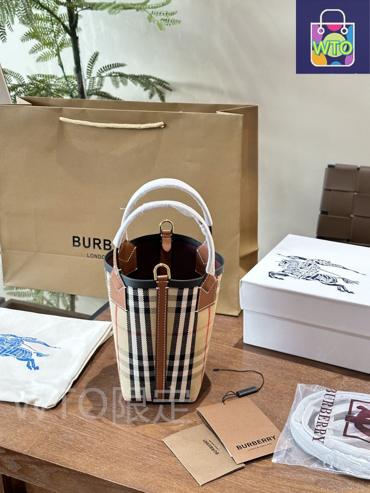 送料関税込★Burberry★Mini London ミニロンドン トート☆ 今日特価】Burberry Mini London Tote Bag - バーバリー ミニ