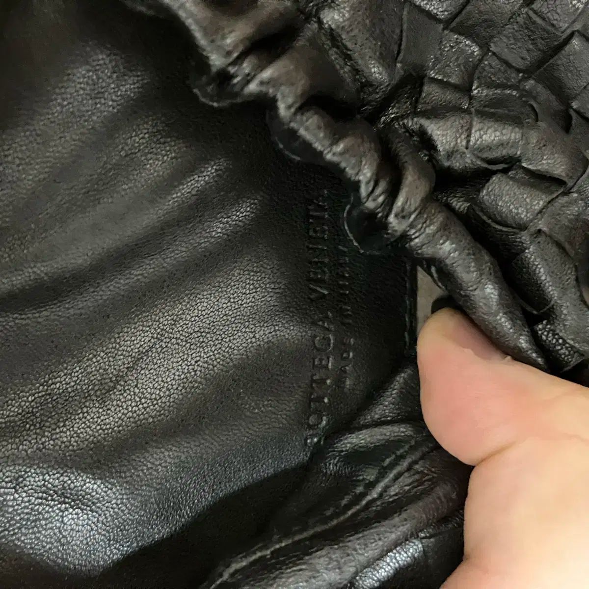 OS ボッテガ ヴェネタ イントレチャート ウィービング ベルトバッグ ブラック KARIMZIABAT_FR