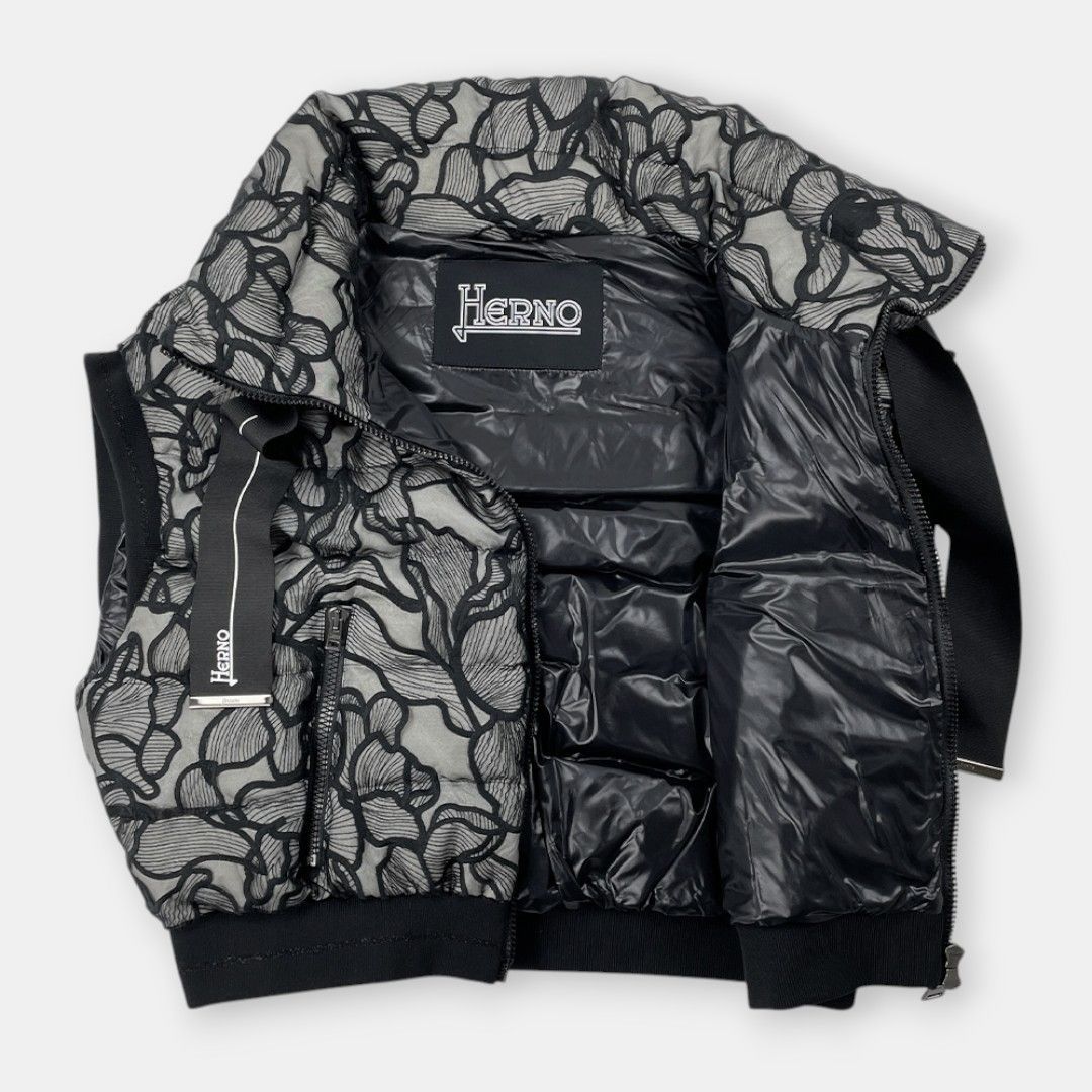 黒 花柄刺繍 ダウンベスト