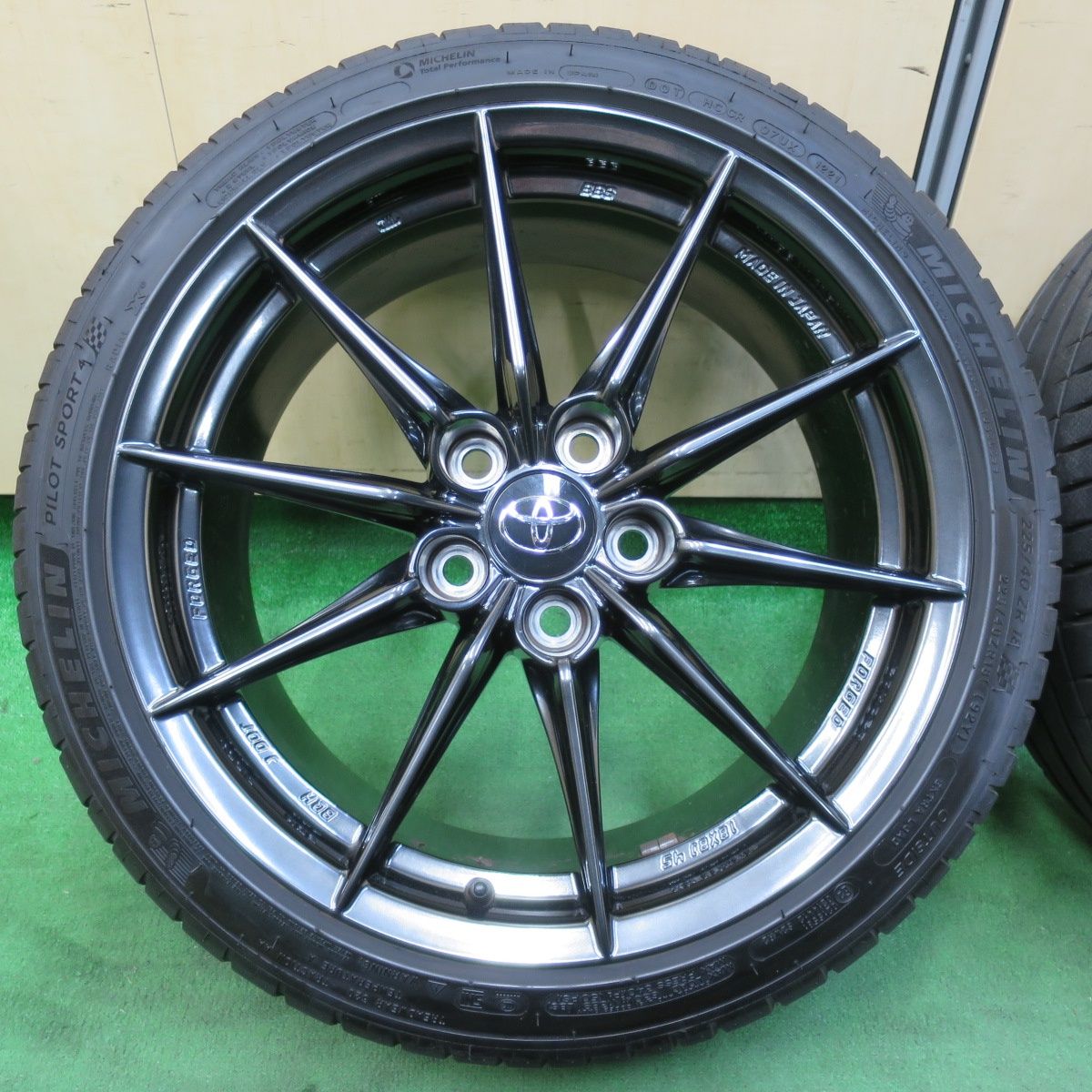 送料無料] バリ溝！21年！8.5分☆トヨタ GR ヤリス RZハイパフォーマンス 純正 BBS 225/40R18 ミシュラン パイロットスポーツ4  PCD114.3/5H☆4101301イノ - メルカリ