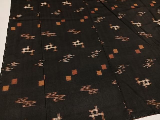 平和屋着物○国指定重要無形文化財 本場久米島紬 手織 琉球絣文様 正絹  