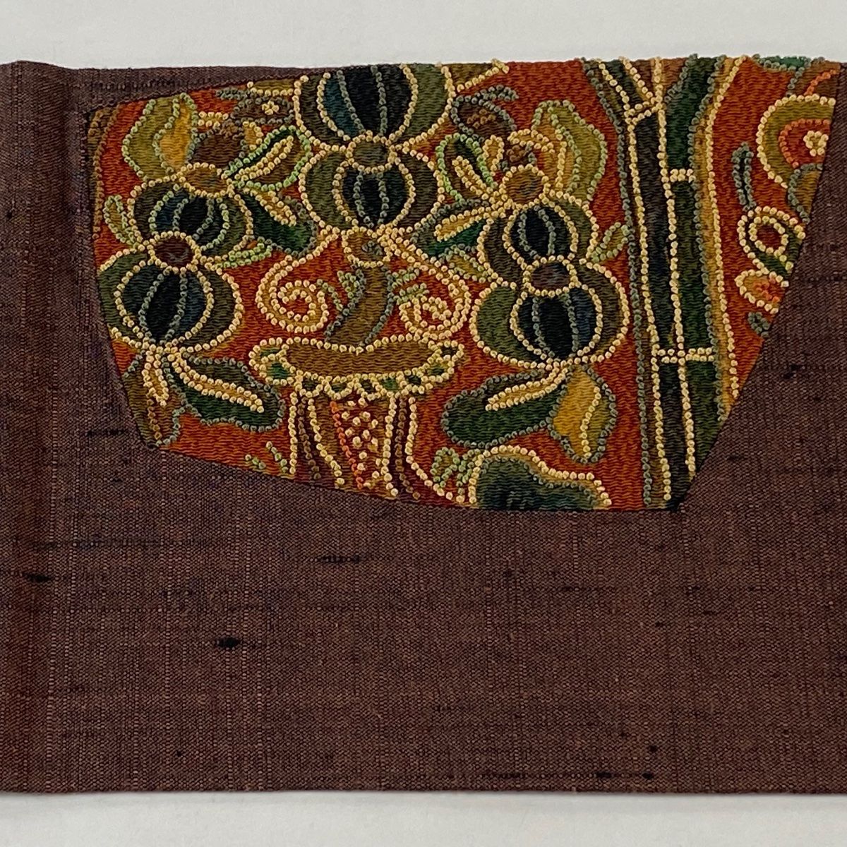 名古屋帯 秀品 紬地 草花 花唐草 相良刺繍 汕頭刺繍 茶色 正絹(仕立て