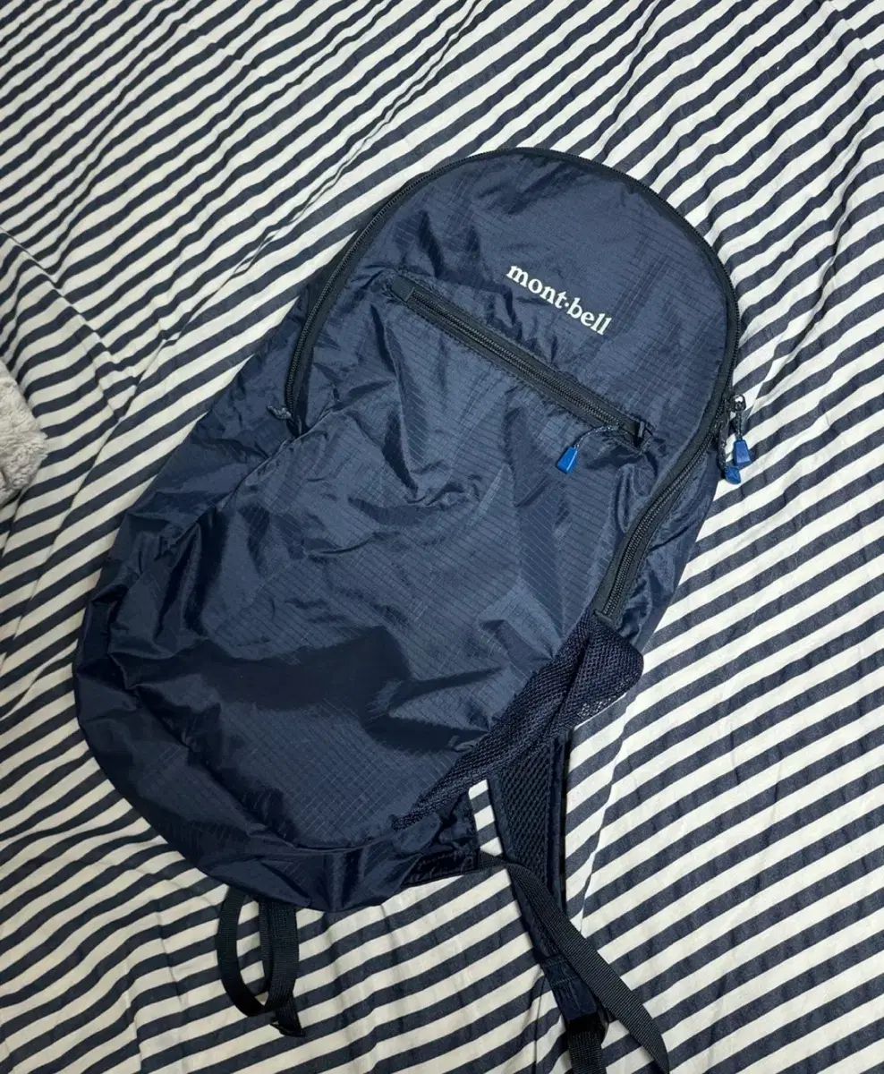 モンベル パッカブル ライト パック 18 ネイビー