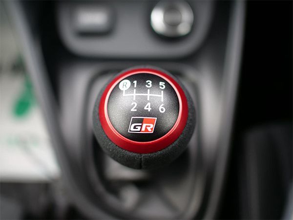 【ヤリス/GRヤリス】軽量 シフトノブ 6MT GRMN ウルトラスエード ヤリス/GRヤリス】軽量 シフトノブ 6MT GRMN ウルトラスエード