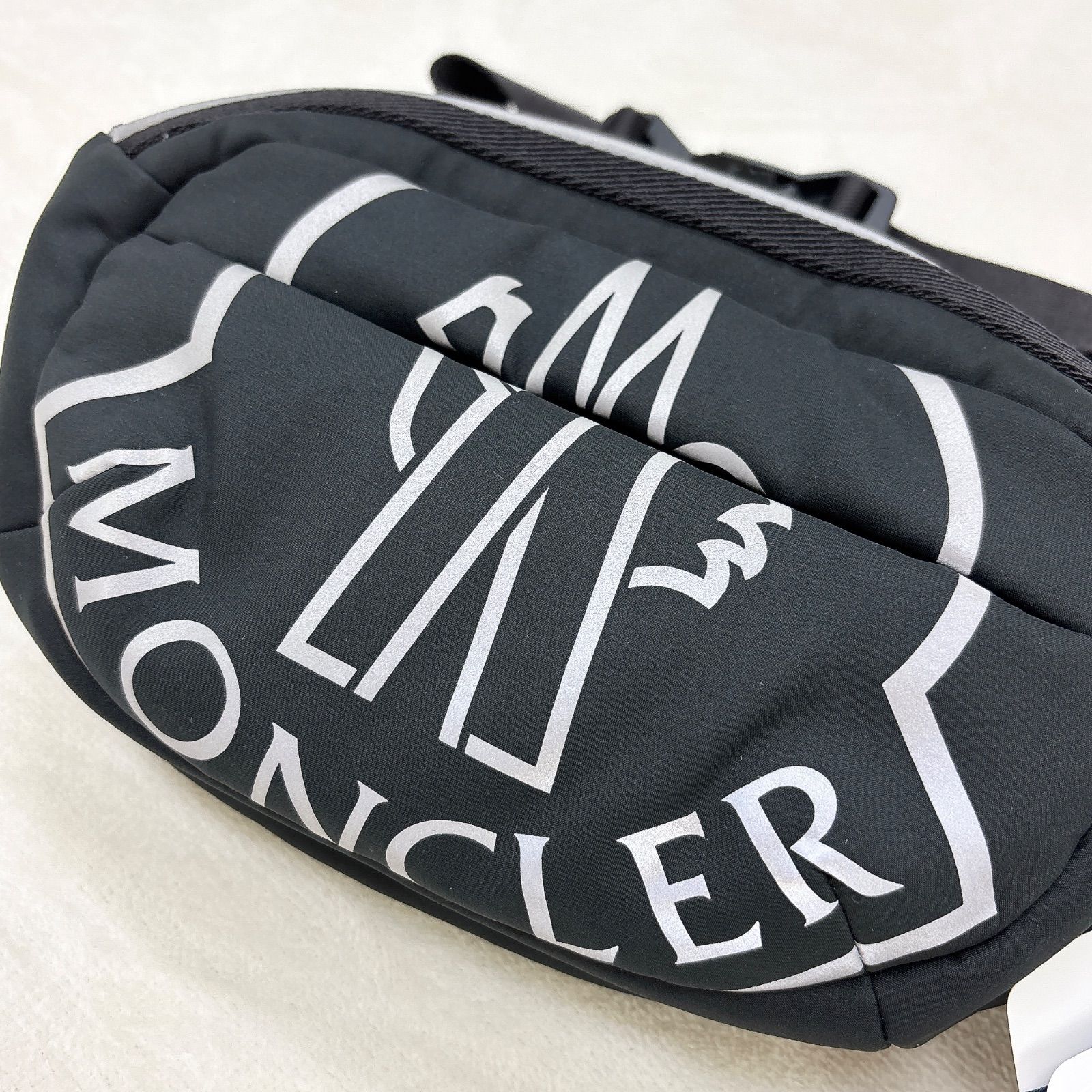 希少サイズ5♪バックロゴが映える♪希少サイズ5！黒艶ブラック MONCLER 定価10万3,700円◇MONCLER◇モンクレール クロスボディバッグ