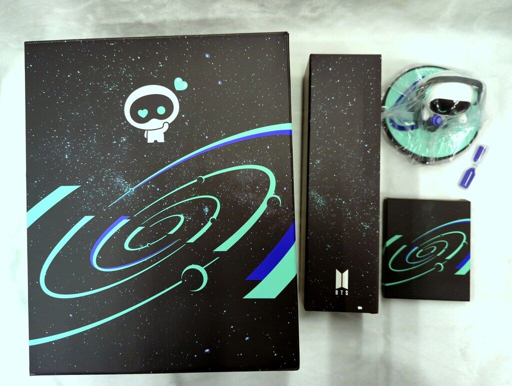 BTS merch box #12 & wootteo bath bomb