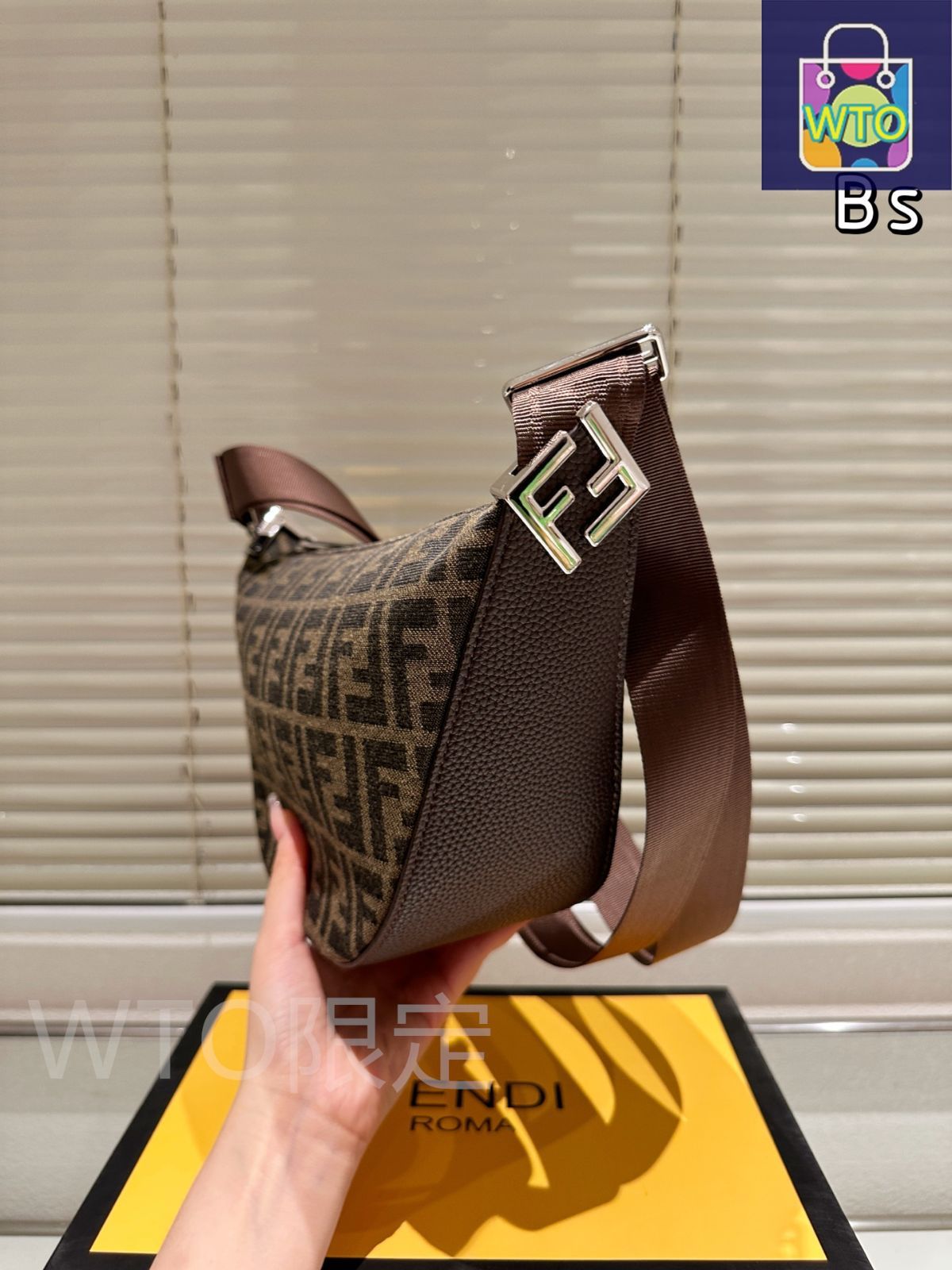 FENDI 大容量バニティーバッグ クロスボディ 楽天市場】FENDI フェンディ SUNSHINE SMALL SHOPPER ショルダー
