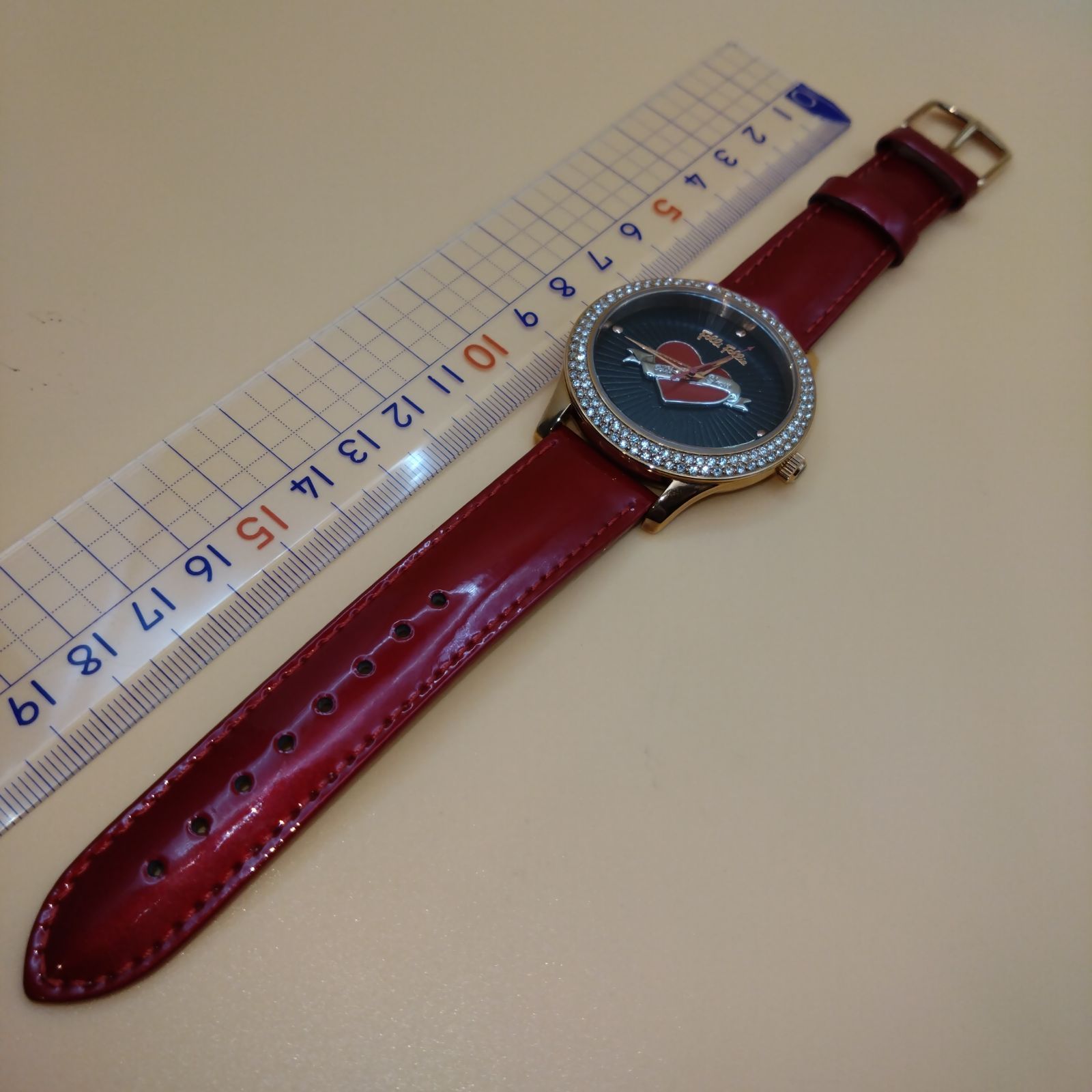 Folli Follie フォリフォリ レディース 赤ベルト 盤面黒 ハート メルカリShops Folli Follie フォリフォリ レディース ベルト赤 盤面黒 ハート