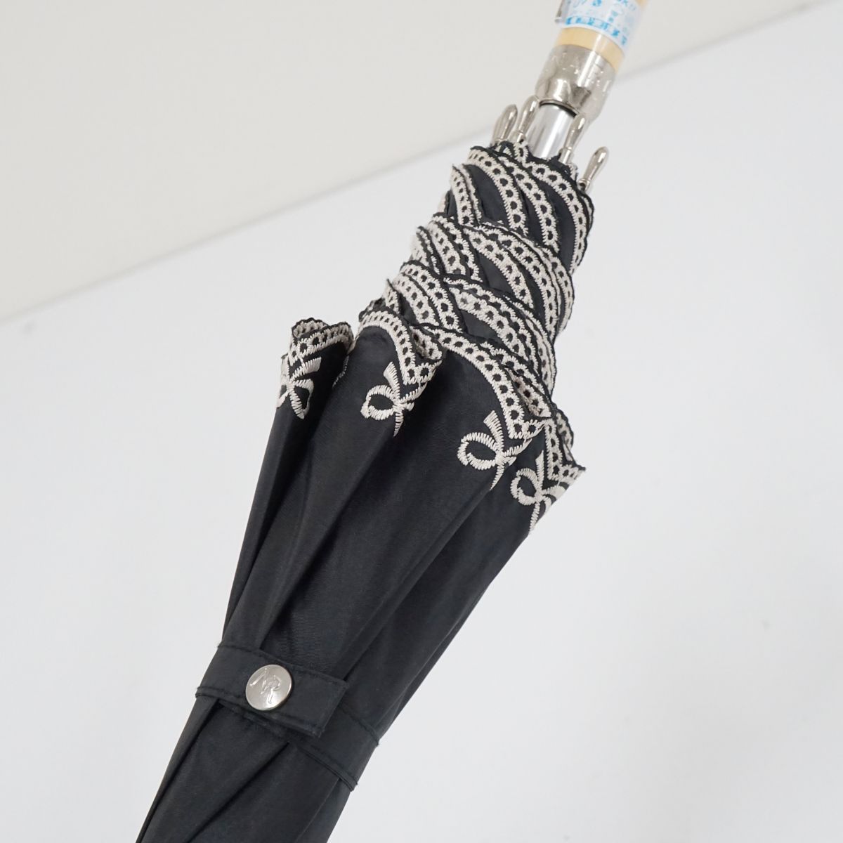 ニナリッチ 日傘 USED品 ​リボン刺繍 ブラック 黒 UV 遮光 晴雨兼用 