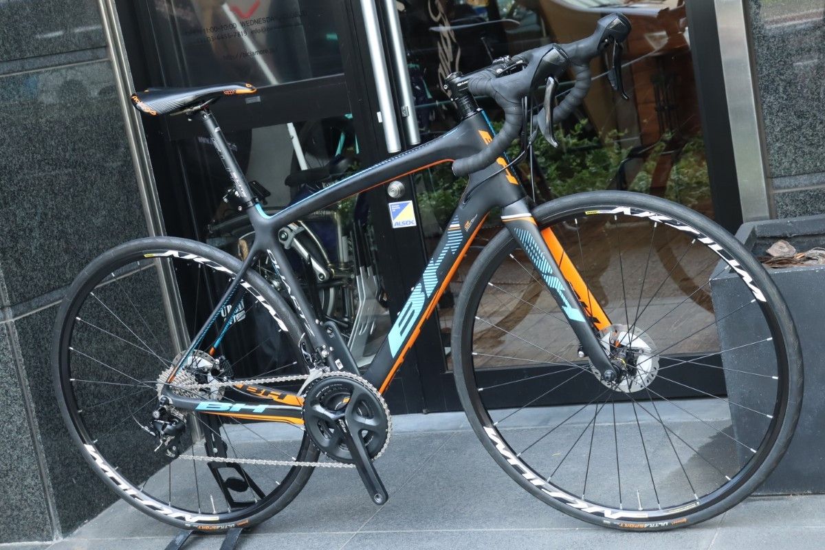 自転車、サイクリング BH QUARTZ SHIMANO 105 2×11S カーボンロード バイク