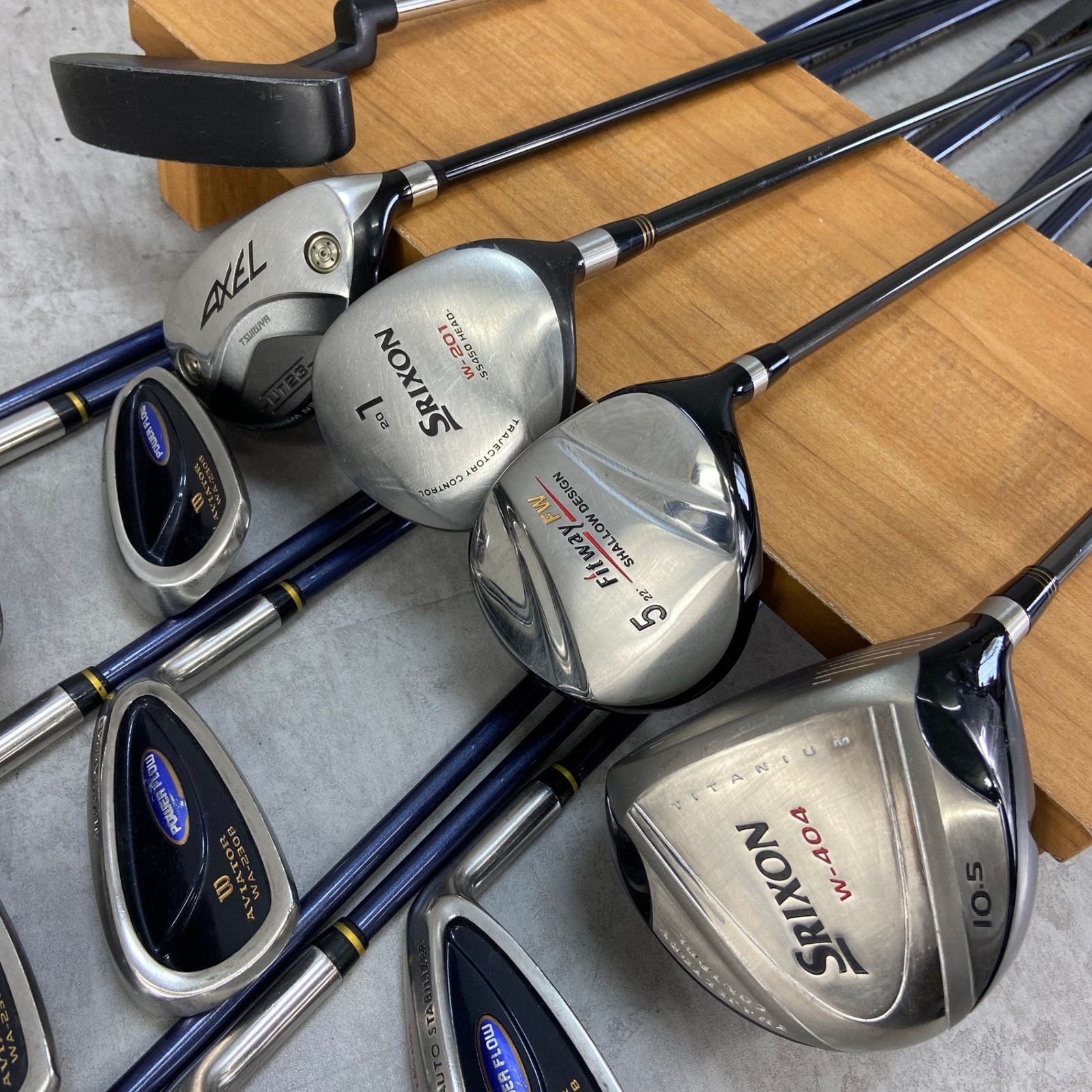 Srixon - SRIXON　スリクソン　le coq sportif　ルコックスポルティフ　メンズゴルフ13本セット　カーボン　右利き用　キャディバッグ　入門用 SRIXON スリクソン le coq sportif ルコックスポルティフ メンズ